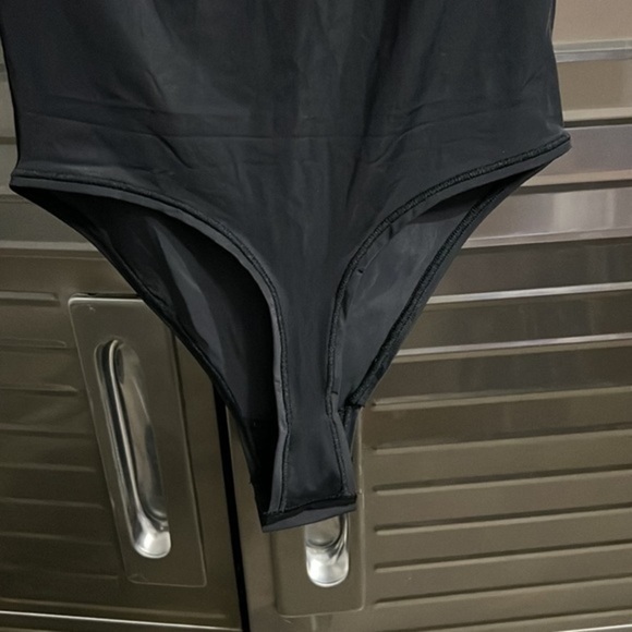 Skims - Picture 5 of 5